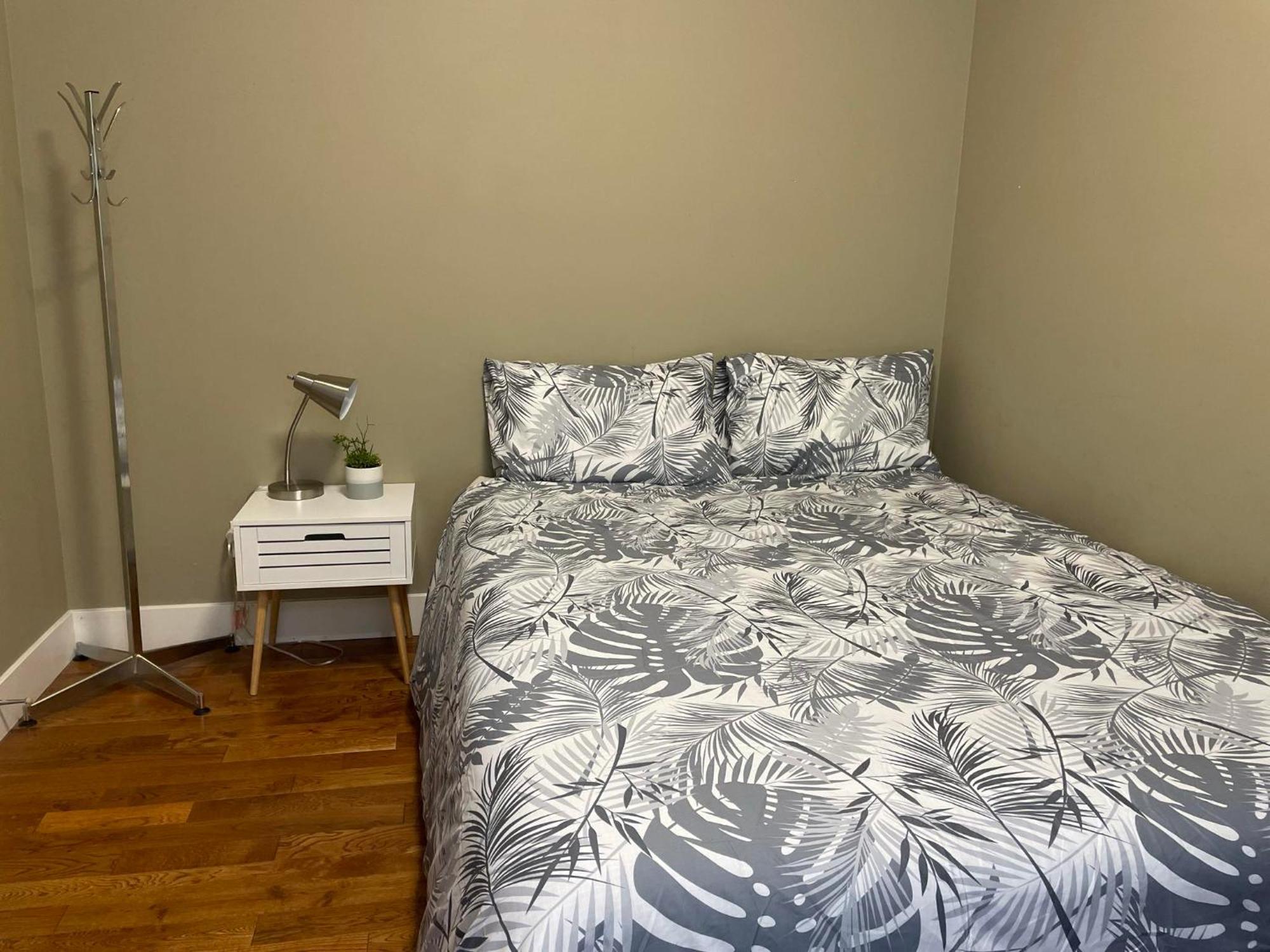 Guest Room With Private Bath In Langford Victoria Esterno foto