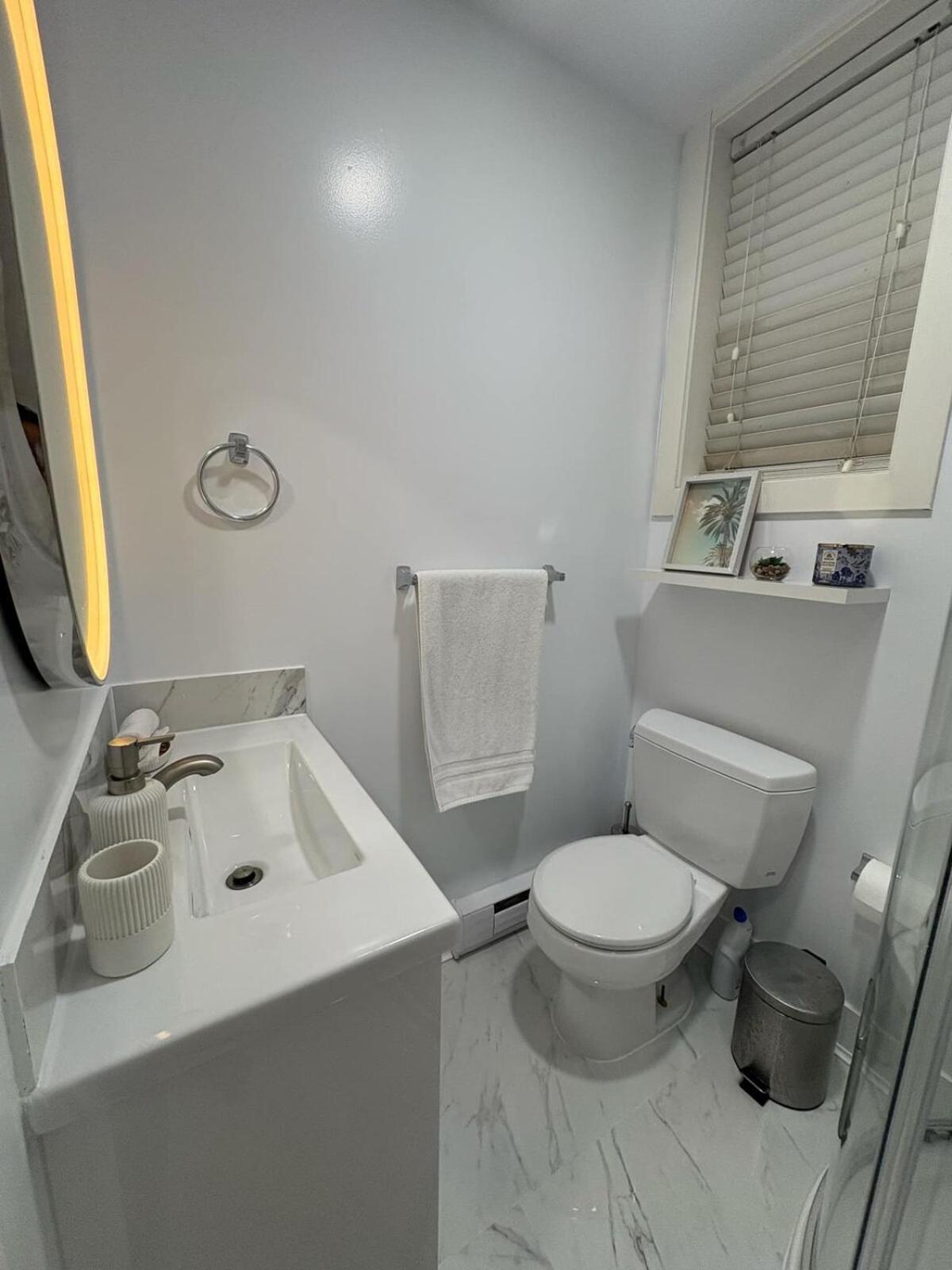 Guest Room With Private Bath In Langford Victoria Esterno foto